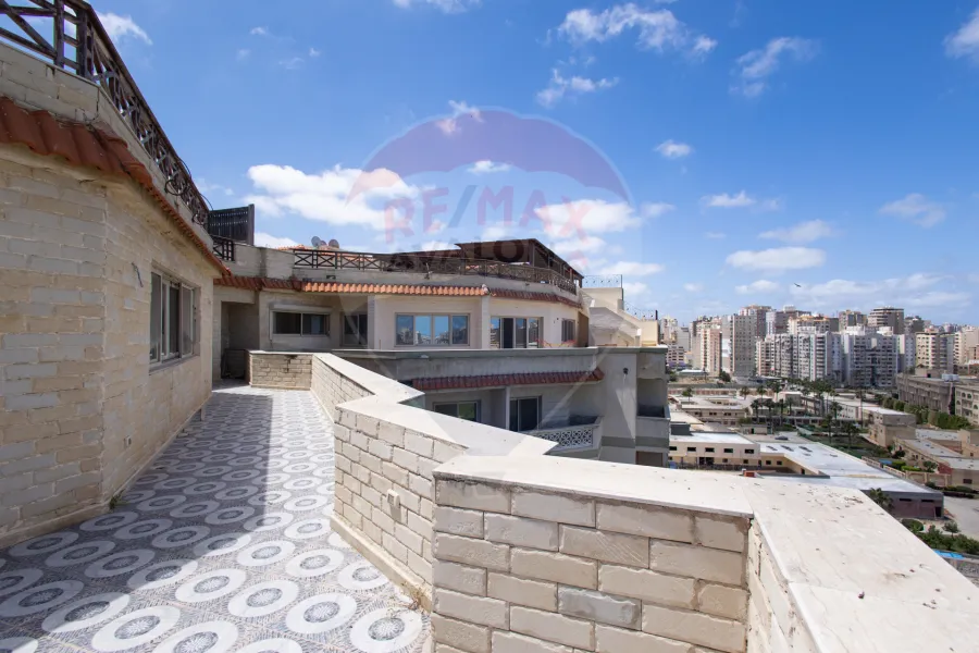 Penthouse for sale 825 m Al-Mandara (Cecelia compound)