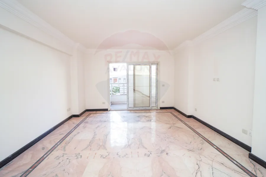 شقة للبيع 230 م جليم (ش أبو قير) - أول سكن