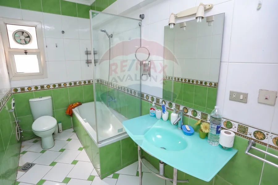 فيلا فاخره للبيع  370 م  كينج مريوط (خطوات من مطار برج العرب الدولى)