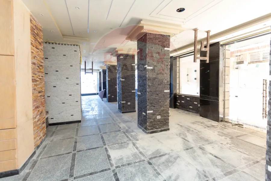 محل للبيع 365 م سبورتنج (علي البحر مباشرة)