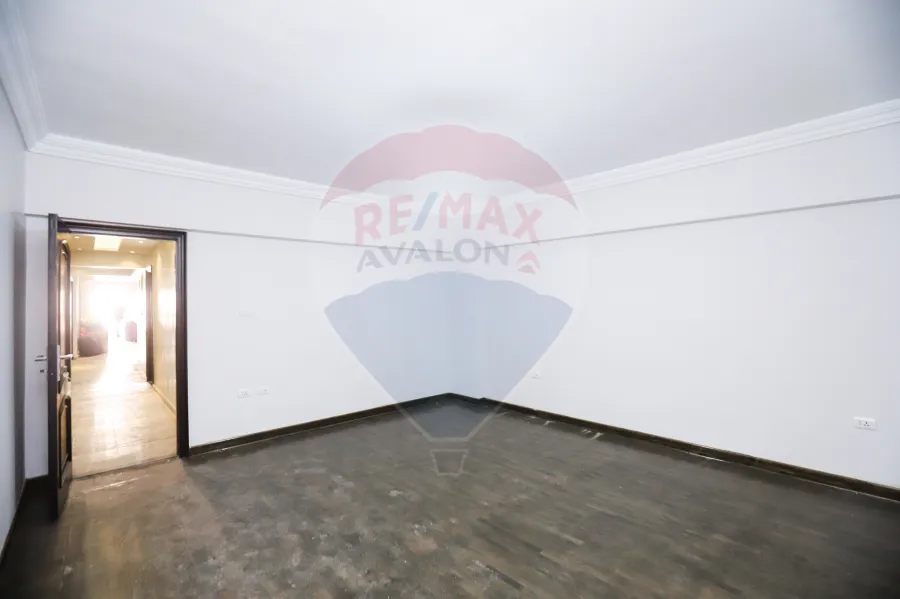 شقة للبيع 250 م رشدي (ش إبراهيم حلمي)