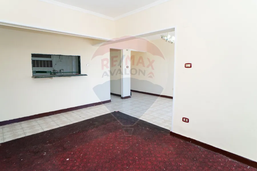 شقة للبيع 100 م المنتزه (ش ملك حفنى)