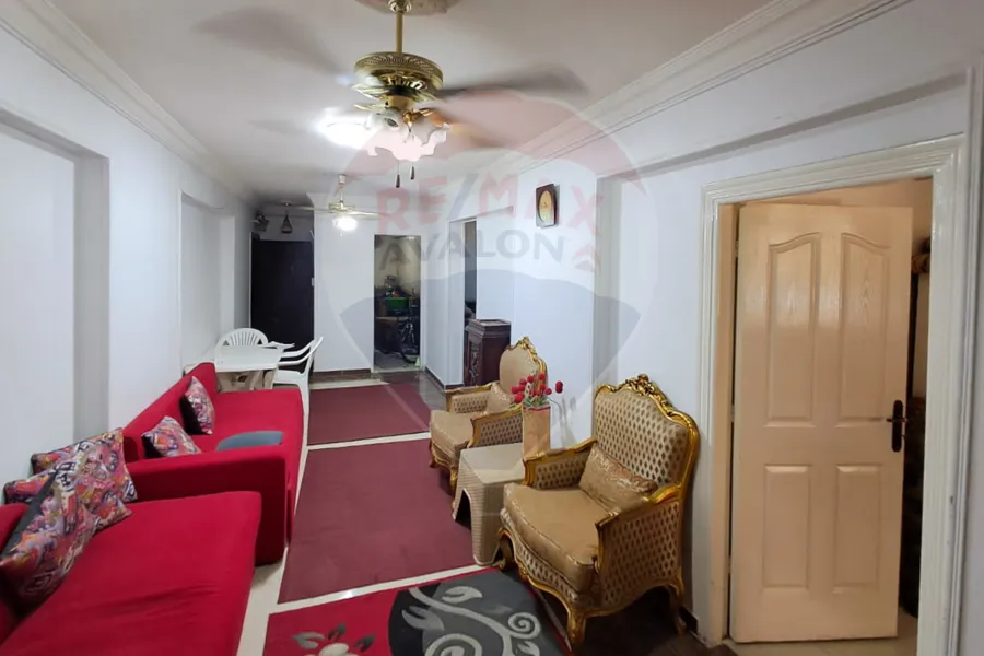 شقة للإيجار المفروش 90 م السرايا (خطوات من البحر)