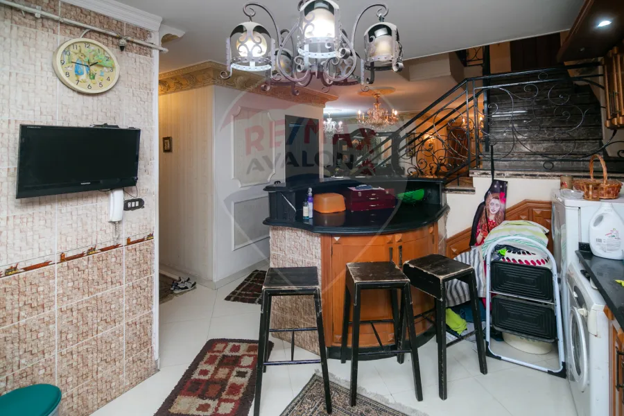 شقة دوبلكس للبيع  180 م بولكلي (خطوات من ش أبو قير)