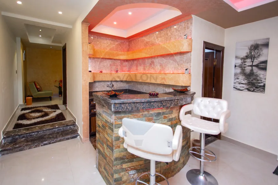 شقه للبيع 520 م سيدي بشر(ش محمد نجيب - على البحر مباشرة)