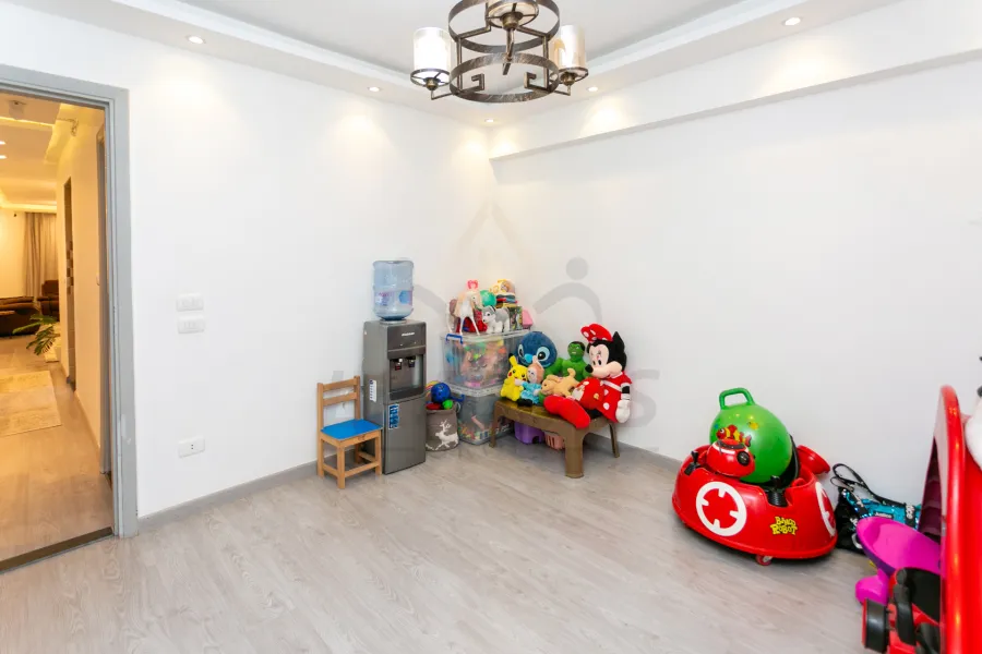 شقة للبيع 140 م كفر عبده (ش ابراهيم راضي)