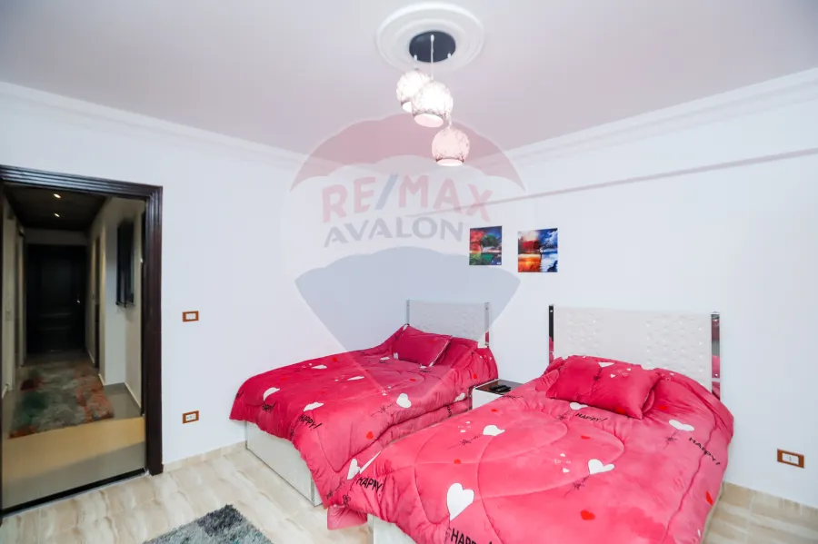 شقة للإيجار المفروش 175 م لوران (علي البحر مباشرة)