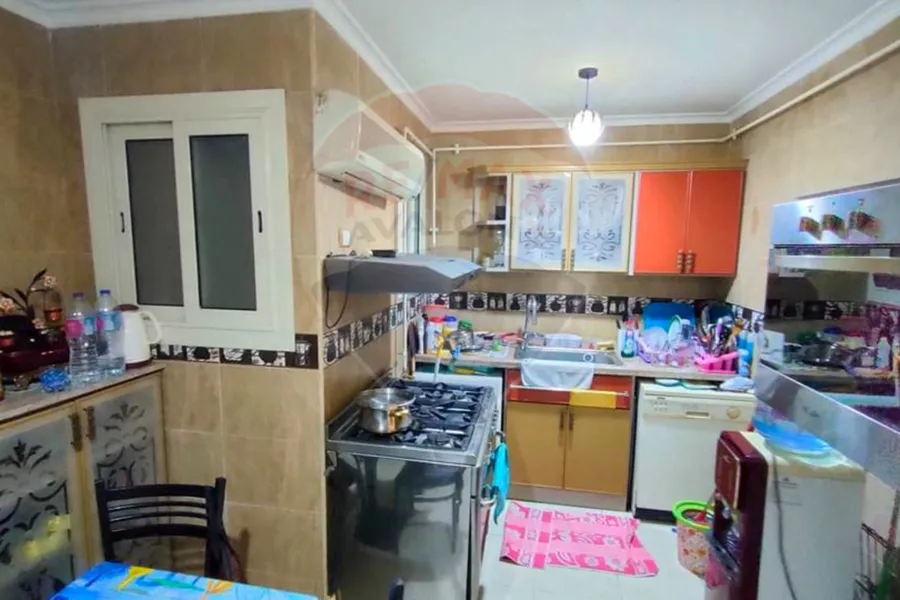 شقة للبيع 215 م سموحة (ش النقل و الهندسة)