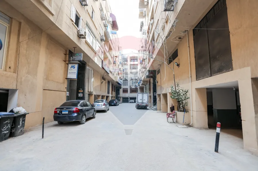 Administrative unit for rent 450m agricultural road ( next to Sawari Compound &amp; Officer  hospital )