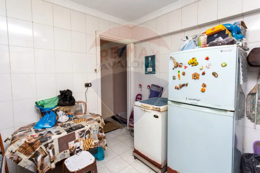 شقة للبيع 195 م  سيدي بشر (ش صالح حمدي)