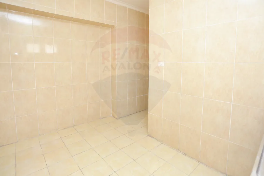 شقة للايجار 150 م محطة الرمل (ش سعد زغلول)