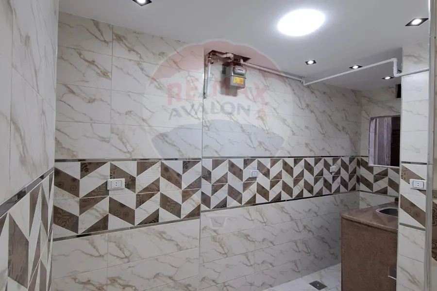 شقه للبيع  140 م سيدي بشر ( خطوات من شارع العيسوي )