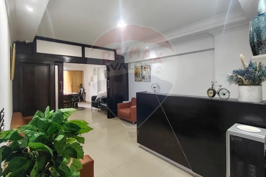 شقة للبيع 160 م لوران ( خطوات من البحر )