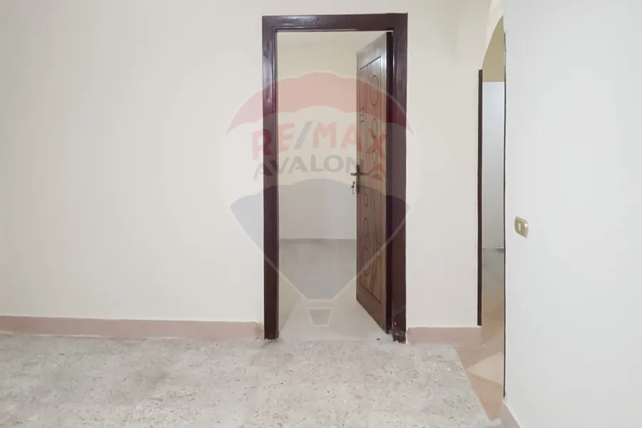 Administrative apartment for sale 90 m Sidi Bishr (branched from Khaled Ibn El-Waleed st.)