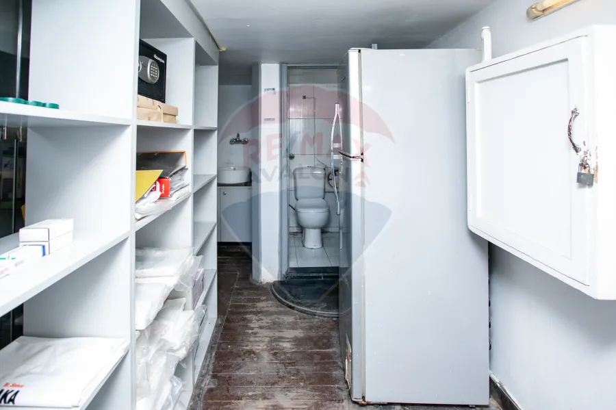 صيدلية للبيع 45 م + صندرة 30 م مصطفي كامل (علي الترام مباشرة)