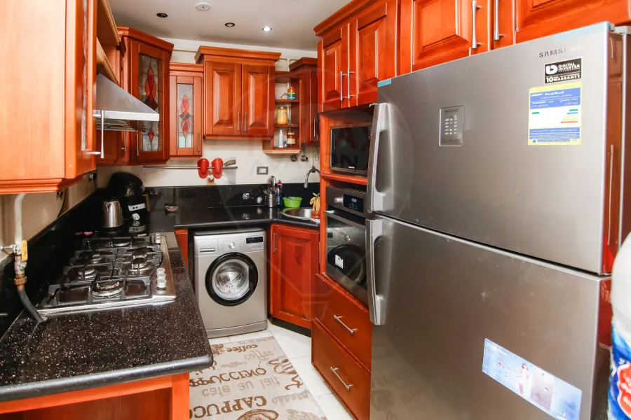 شقة للبيع 170 م كامب شيزار (خطوات من كوبري الجامعه)