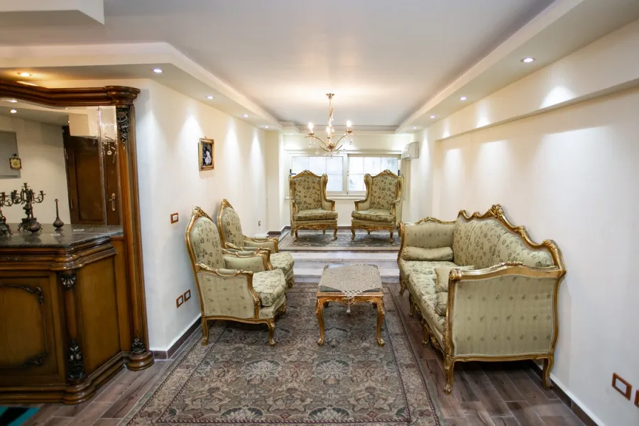 شقة ميزانين للبيع 235م كفر عبده ( ش خليل الخياط )