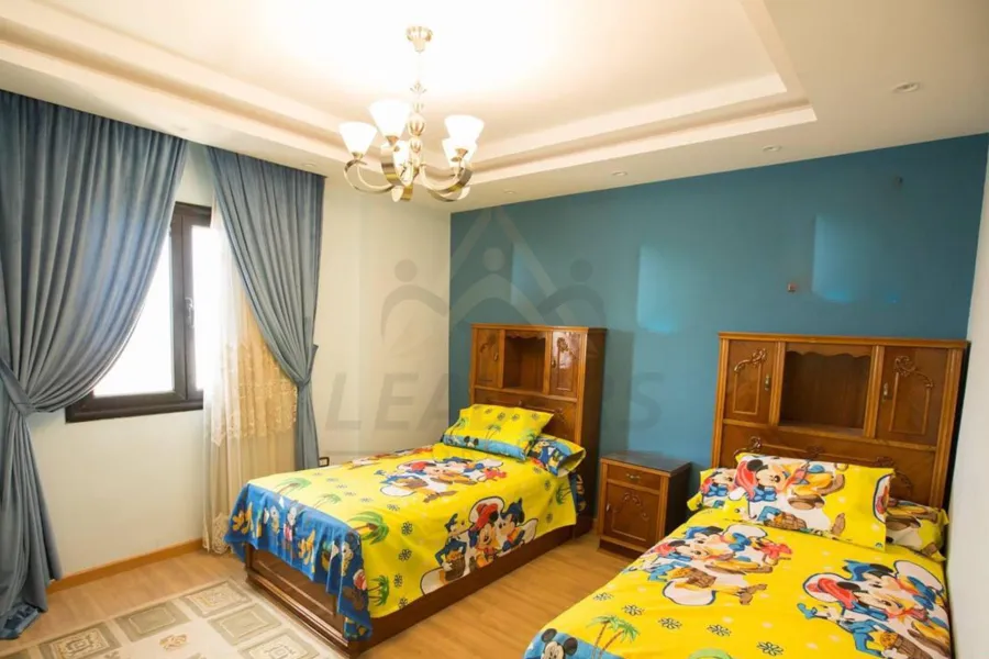 شقة للبيع 230 م سيدي بشر (علي البحر مباشرة)