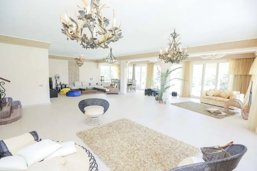 فيلا مستقلة فاخرة  2000م للبيع بلسان الوزراء