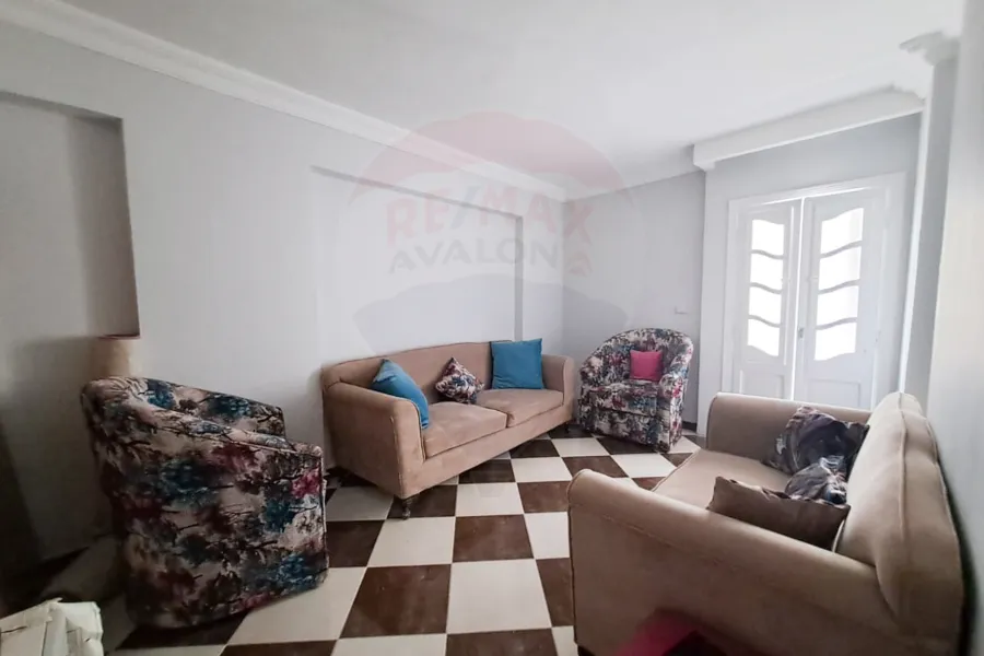 شقة للبيع 104 م جناكليس (ش عمر المختار)