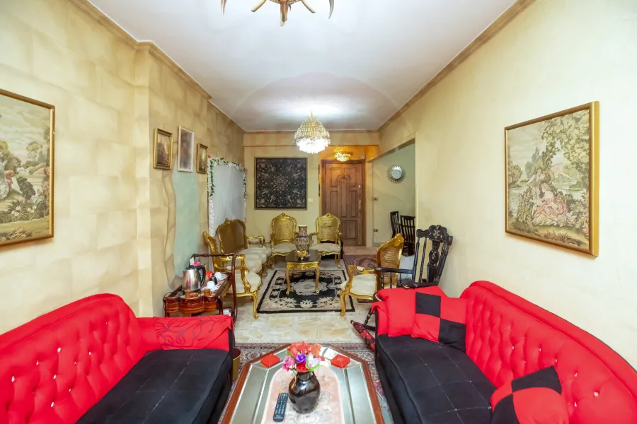 شقة للبيع 105م رشدي (ش احمد شوقي)