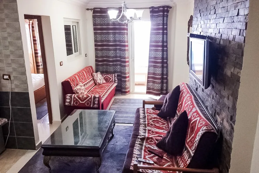 شقة للإيجار مفروش 90 م ميامي (على البحر مباشرة)