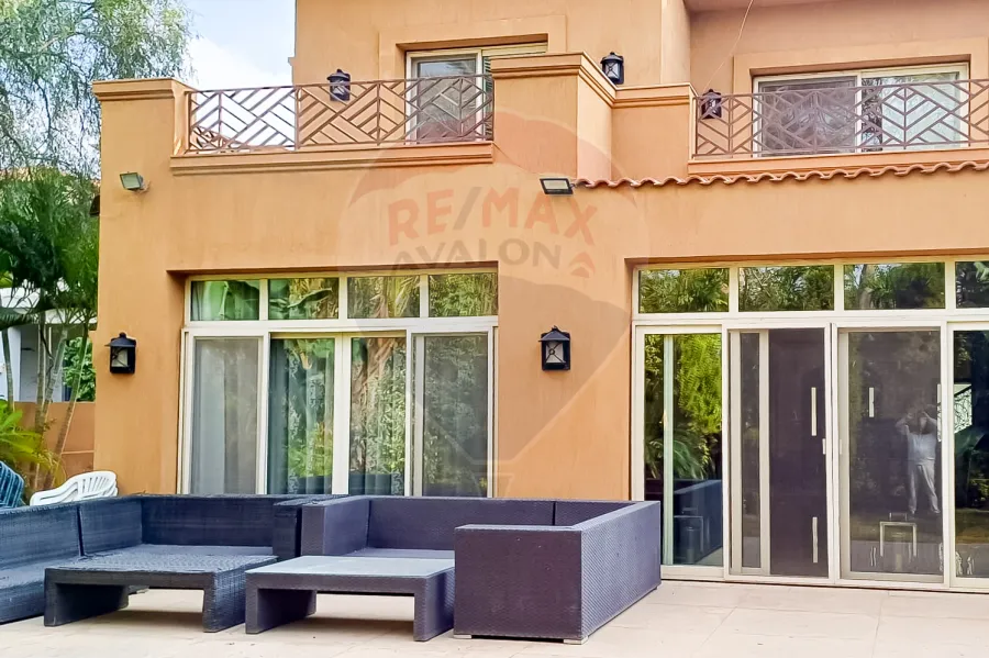 Villa for sale First Settlement (Swan Lake qatamya) - 902 m