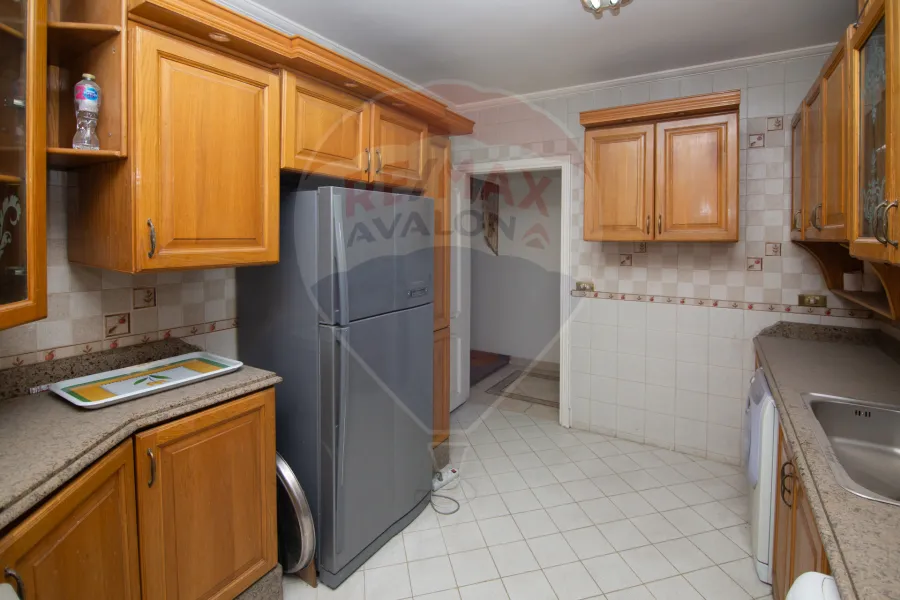 شقة للبيع 280 م ستانلي (خطوات من البحر)