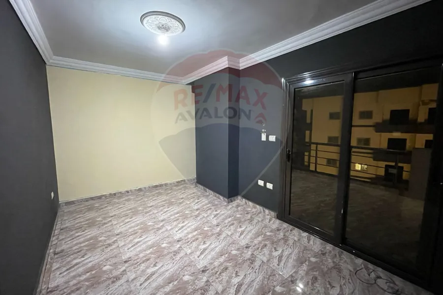 شقة للايجار 125 م العصافرة (ش جمال عبد الناصر مباشرة)