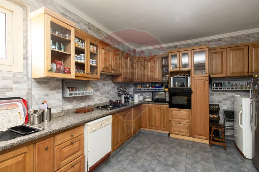 فيلا ستاند الون للبيع (الواحة الخضراء) كينج مريوط - 600 م -