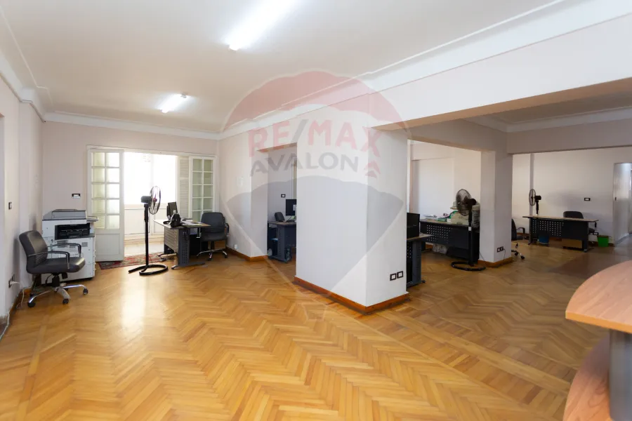 شقة للبيع 300 م سموحة (ش الطيار محمود شكري)