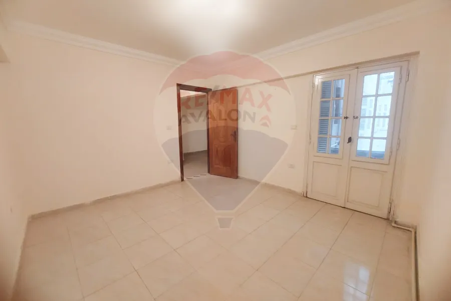 Apartment for rent 170 m Sporting (directly on the tram )