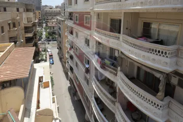 شقة للبيع 137 م جليم ( خطوات من البحر والترام)