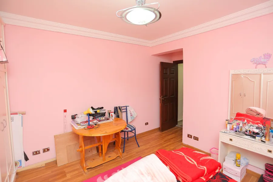 شقة للبيع 215م رشدي (عمارة عزيز شنودة)