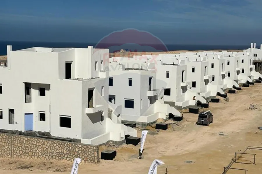 ستاند الون شاليه للبيع (جيفيرا - Furl) رأس الحكمة 178 م + 141 م روف