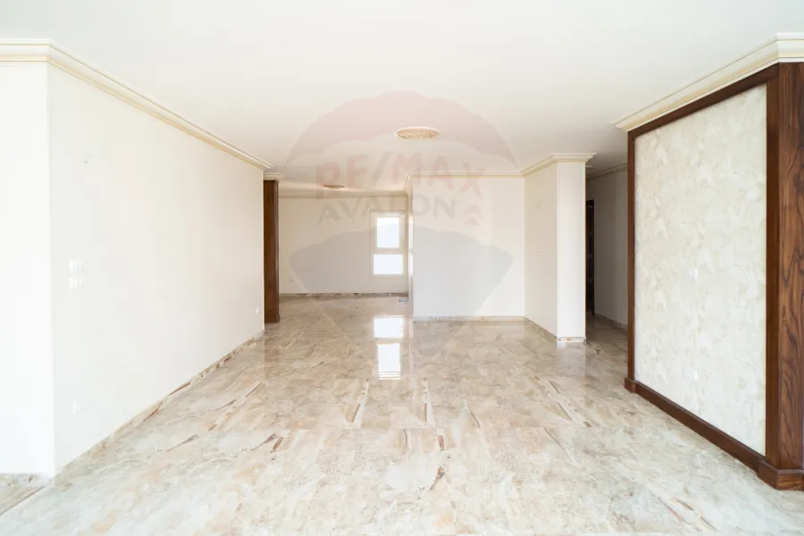 شقة للايجار 235 م سبورتنج (ش ابو قير)