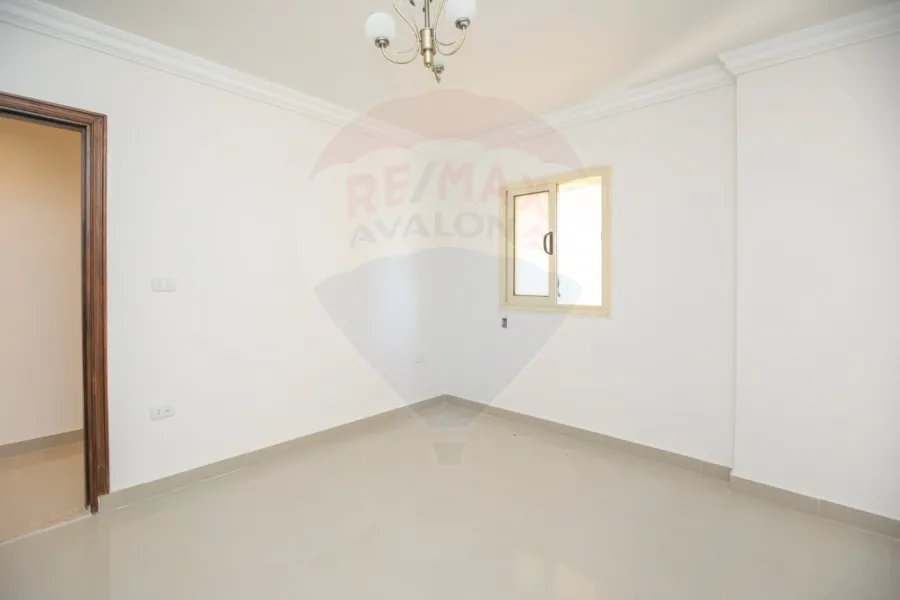 شقة للايجار 220 م كفر عبده (ش سانت جينى)