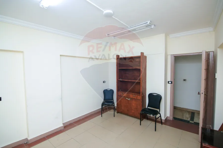 شقه إداري للايجار 85 م سيدي جابر ( خلف محطة سيدي جابر