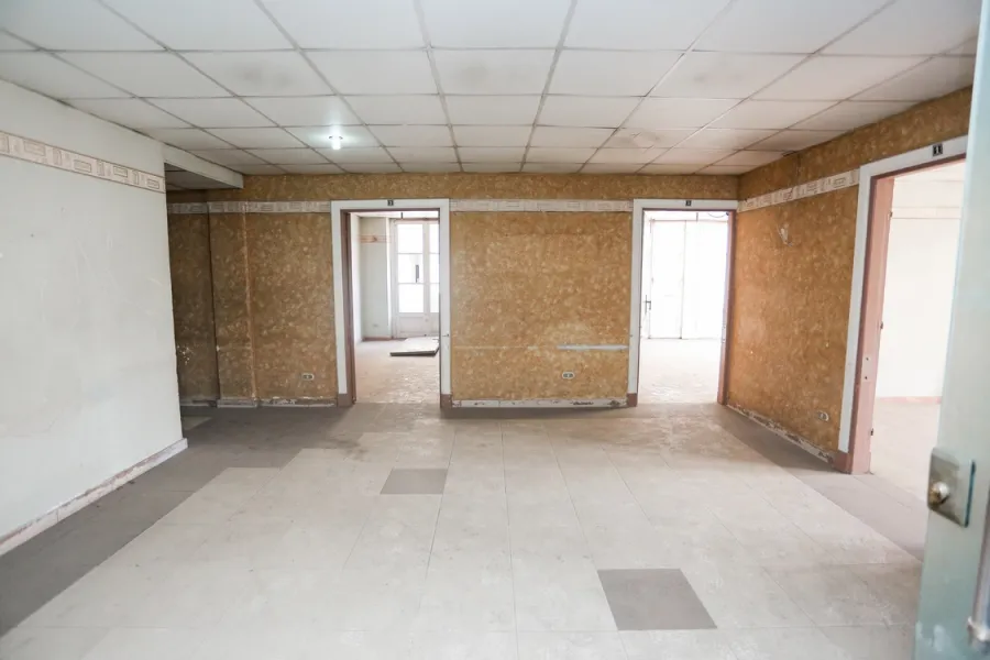 شقة إدارى للايجار550م محطة الرمل (ميدان سعد زغلول)