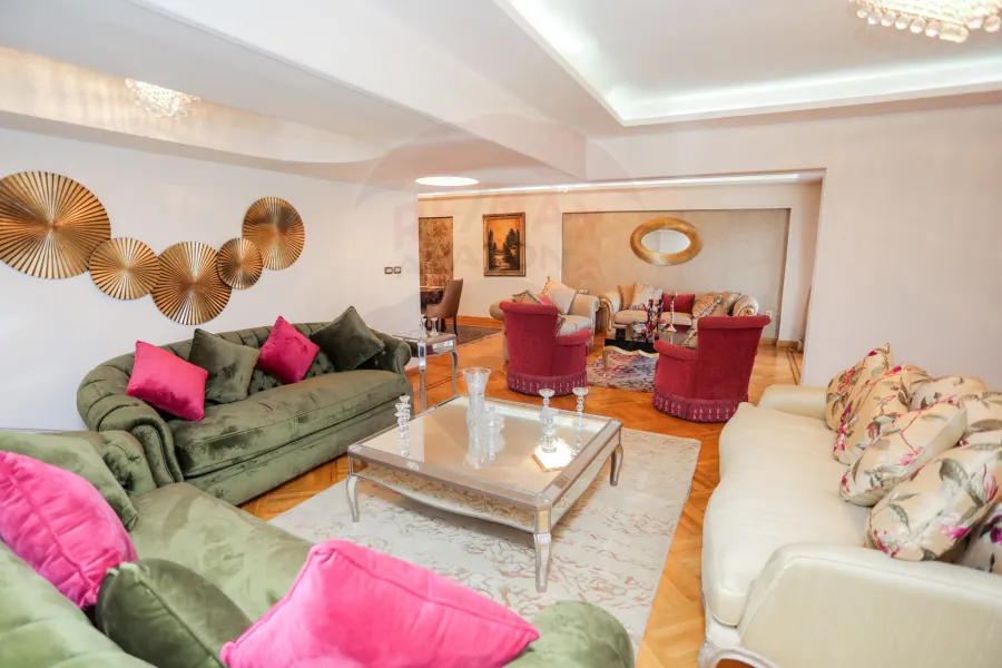 شقة للبيع 400 م زيزينيا (خطوات من متحف المجوهرات)