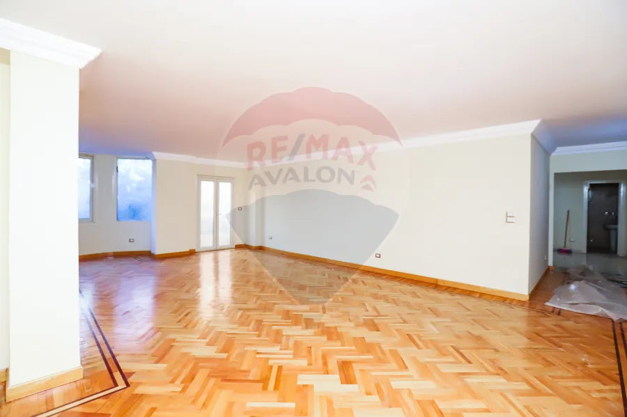 شقة للبيع 210 م لوران (ش محمد فريد )