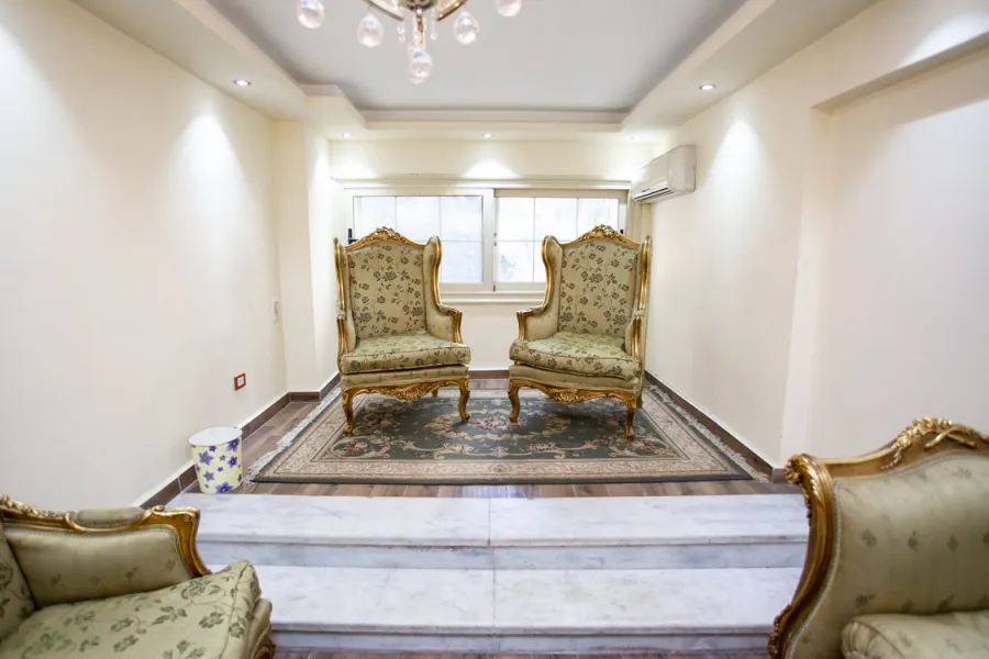 شقة ميزانين للبيع 235م كفر عبده ( ش خليل الخياط )