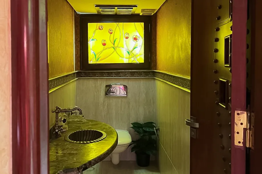 شقة للبيع 250 م سموحة (توت عنخ امون - ابراج كيروسيز)