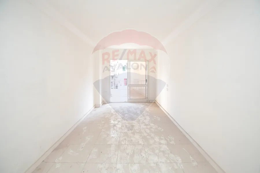 شقة للبيع 135 م سيدى بشر( على الترام مباشرة ) - أول سكن