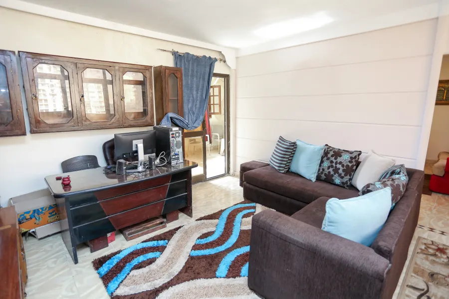 شقة للبيع 200 م لوران ( متفرع من ش شعراوى )