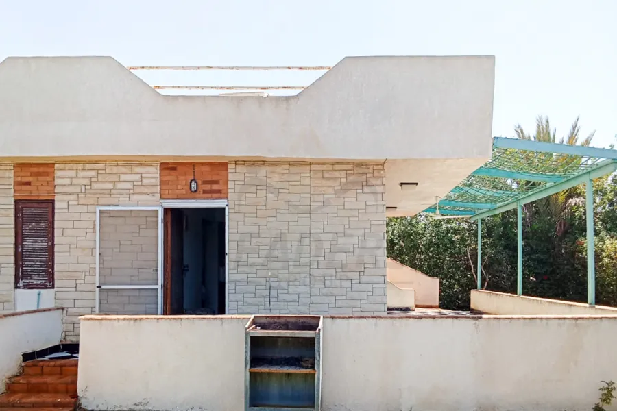 فيلا ستاند الون للبيع (قرية البنوك - الساحل) 400 م