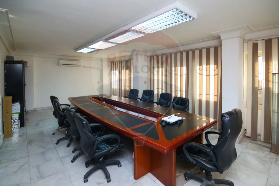 مقر ادارى  للبيع 240 م سموحة (ش توت عنخ امون)