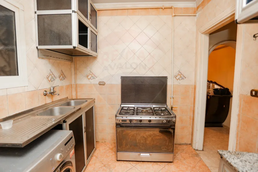 شقة للإيجار المفروش 142م  سموحة (شارع هيلتون بلازا)