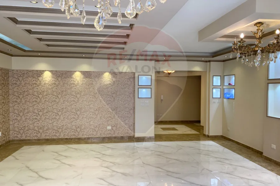 شقة للبيع 205 م رشدي (علي الترام مباشرة)