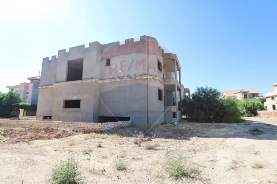 palace for sale 1,235 m King Mariout (compound El Orouba)